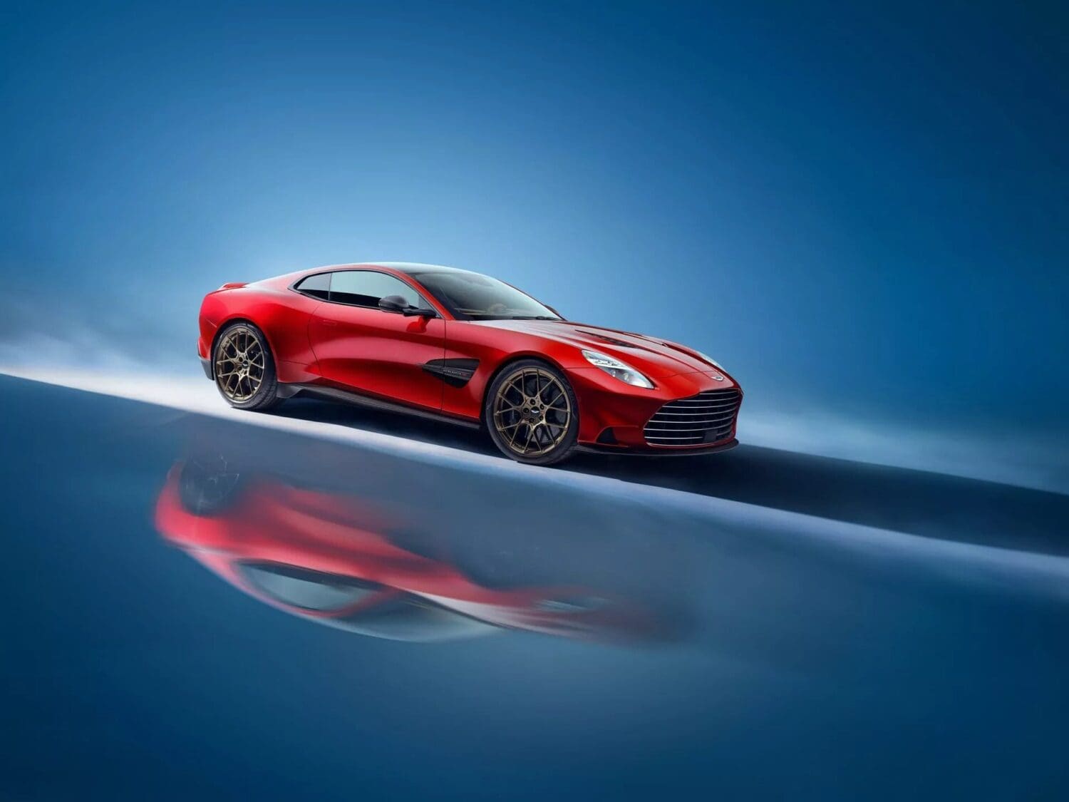 Aston Martin Vanquish登場　V12引擎擁有最高極速表現