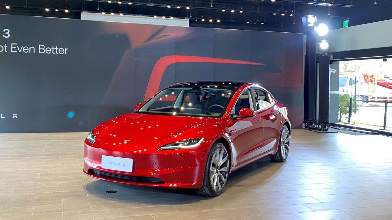 Tesla Model 3煥新版優缺點大公開　你對車子的反射動作很多都用不上！