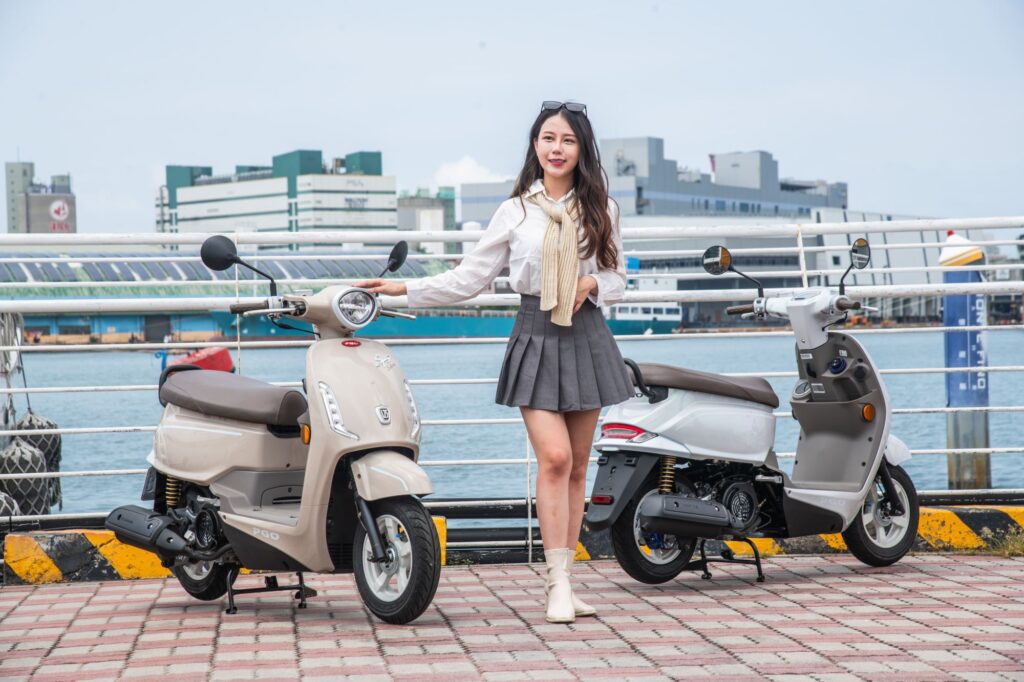 備受好評的 Spring 125 TCS 與 New J-bubu 125 ABS，第四季以 Soteria 安全女神為靈感，推出全新配色。(圖片提供：PGO)