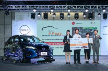 「2023-2024 裕隆日產汽車創新風雲賞」金賞獎隊伍揭曉，NISSAN鐘文川總經理親自頒贈全新KICKS e-POWER休旅車一台。(圖片提供：裕隆日產)