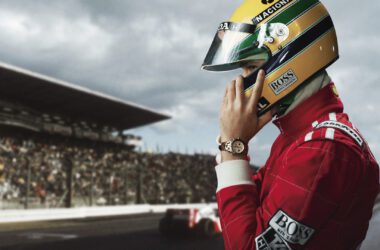 由TAG Heuer 品牌代言人 Gabriel Leone擔綱出演Netflix 全新迷你影集《Senna》將重現傳奇F1車手艾爾頓・洗拿的非凡人生。(圖片提供：TAG Heuer)