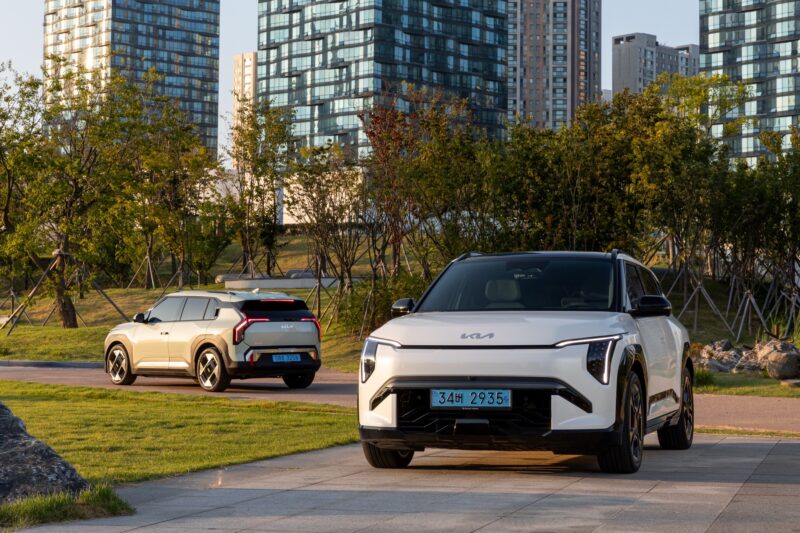 Kia 最新力作純電智慧跨界休旅EV3 日前榮獲2024年TopGear.com Awards 評選為「最佳跨界休旅車」。(圖片提供：Kia)