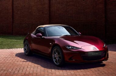 台灣馬自達於12/6日宣布 MX-5 35th Anniversary Edition 紀念車型以正式售價 153 萬元及全台限量 35 席的配額提供給慧眼獨具的品味人士。(圖片提供：台灣馬自達)