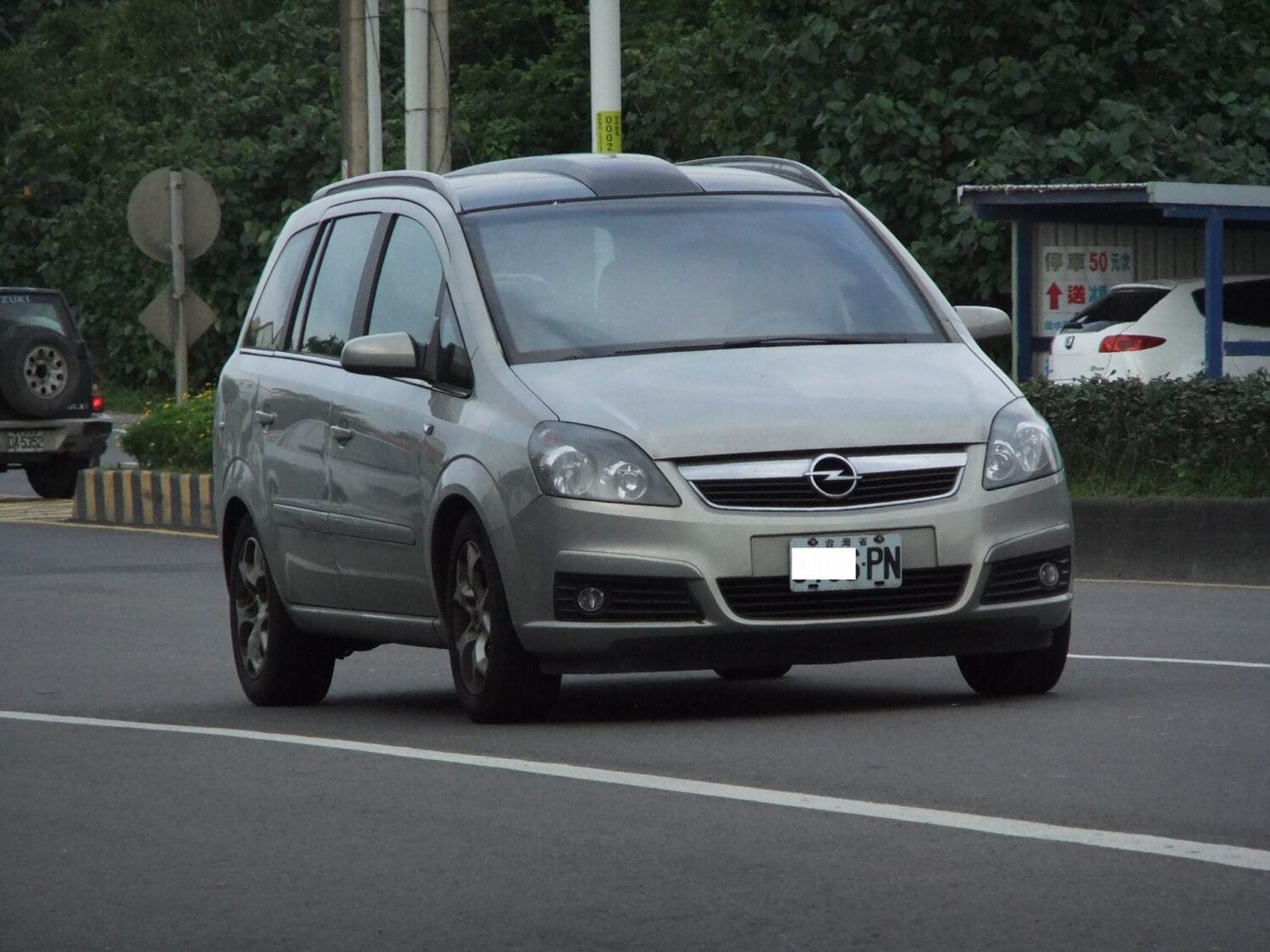 閃電標5+2 MPV車身精巧　第一、二代Opel Zafira在台未開紅盤