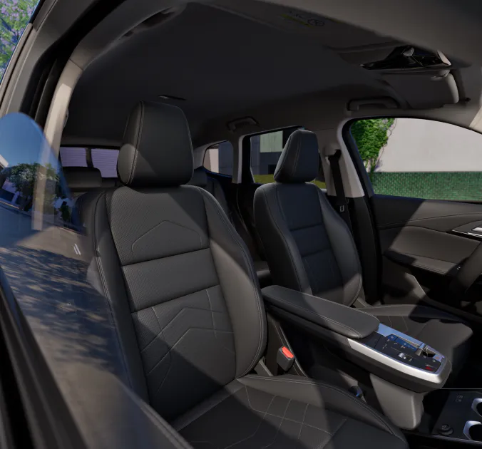 全新 BMW iX1 eDrive20 xLine 以更高質感與舒適性，打造極致座艙體驗。懸浮式中央鞍座以精湛工藝鋪陳，全新懸浮式排檔座與撥桿式排檔設計，使車室更顯簡約俐落