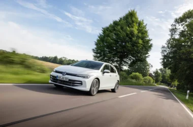 台灣福斯汽車隆重推出The new Golf雙車型：經典掀背280 eTSI Style和全能旅行車Golf Variant 280 eTSI R-Line預售熱烈展開