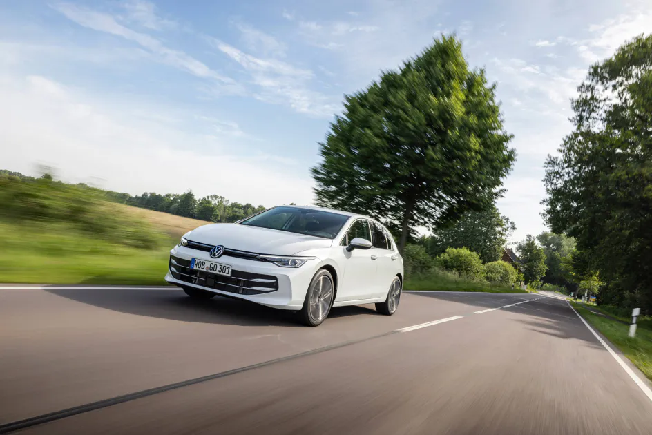 台灣福斯汽車隆重推出The new Golf雙車型：經典掀背280 eTSI Style和全能旅行車Golf Variant 280 eTSI R-Line預售熱烈展開