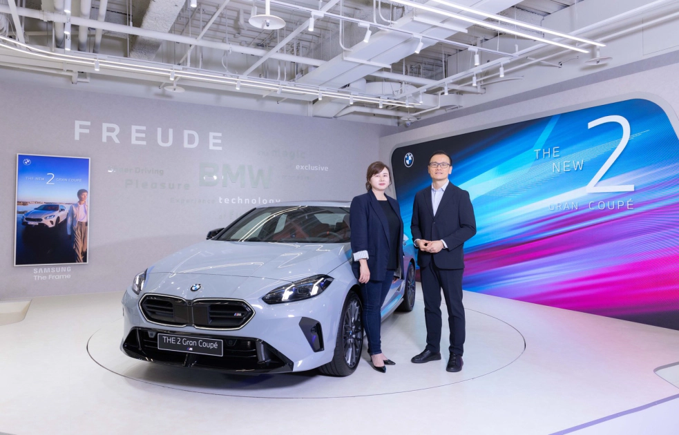 BMW集團台港澳執行董事Raymond(右)與BMW總代理汎德總經理Rebecca(左)一同蒞臨全新BMW 2系列Gran Coupé 發表會