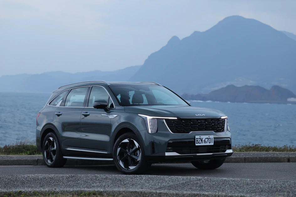 The new Sorento 新能源旗艦LSUV，在導入全新車型與油電動力和供應回穩後，銷售年成長率高達941%。