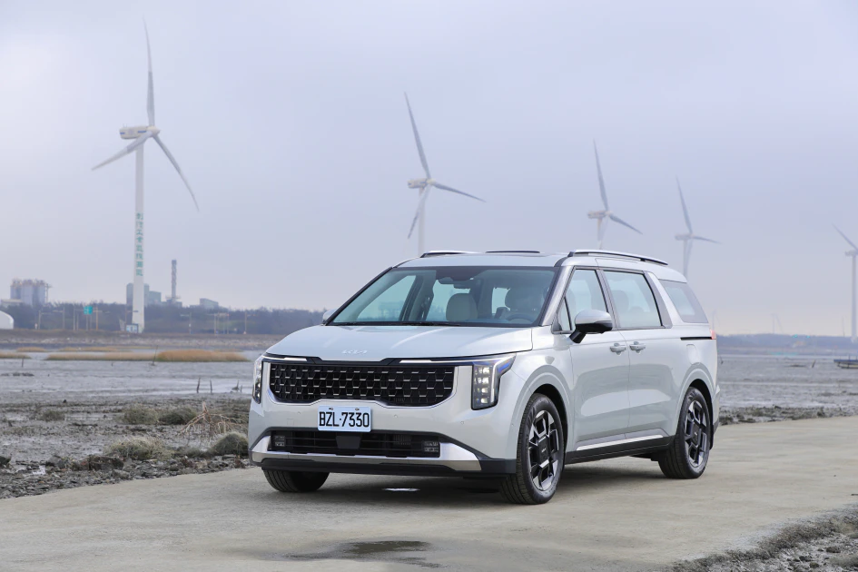 蟬聯2022-2025四屆車訊風雲獎「最佳進口大型MPV」的全功能豪華休旅The new Carnival，勇奪同級進口銷售冠軍。