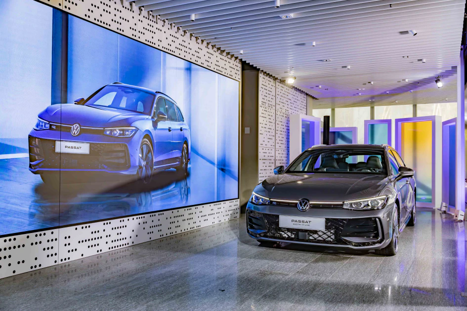 430 TSI R-Line Performance車型能迸發最大馬力265ps、最大扭力40.8kgm，0-100km/h加速僅需5.8秒，配備在台首度引進DCC Pro 進階主動式底盤控制系統、R-Line Signature 專屬黑化外觀套件、ArtVelours 類麂皮湛黑頂篷、Puglia 植鞣真皮跑車運動型座椅和前後座雙層隔音膠合玻璃／後座及後擋隱私玻璃，呼應消費者對於個性、運動化和奢華感的期待和追求。