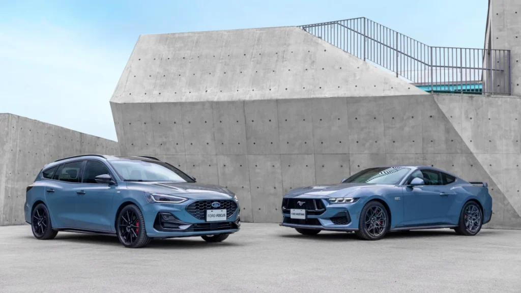 New Ford Focus Wagon紐柏林限定版首度採用全新Vapor Blue Metallic車色。該車色在台原僅供The All-New Ford Mustang車型選用，本次首度導入至New Ford Focus Wagon紐柏林限定版，不僅象徵深植Ford Focus的駕馭本格血脈，更旨在彰顯「Timeless Focus」的經典歷程。