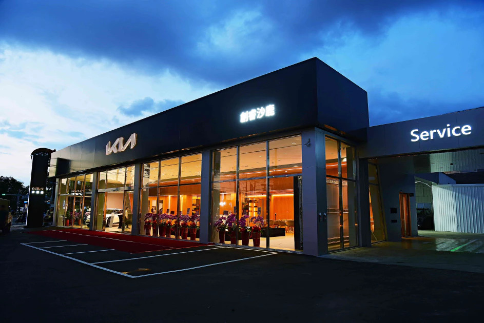 全新升級台中沙鹿3S展示中心，斥資逾三千萬打造，遵循Kia Store的原廠CI規範打造。
