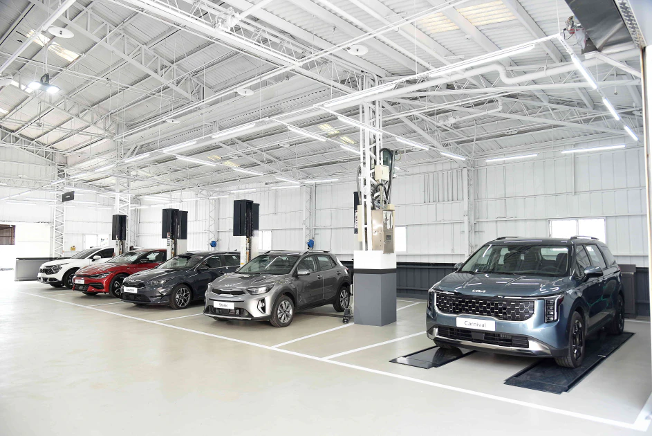 Kia台中沙鹿3S展示中心的服務廠區設有5個維修工位，並設立電動車專屬維修區，提供大台中及海線區域全面性的保養維修服務。