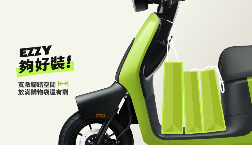 擁有同級最長 68cm 座墊，回彈厚度雙載更舒適，寬敞腳踏空間放滿戰利品還很充裕，28L 置物箱可收納兩頂安全帽。前掛鉤、前置杯架、飛旋踏板及後扶手，超實用配件通通有。