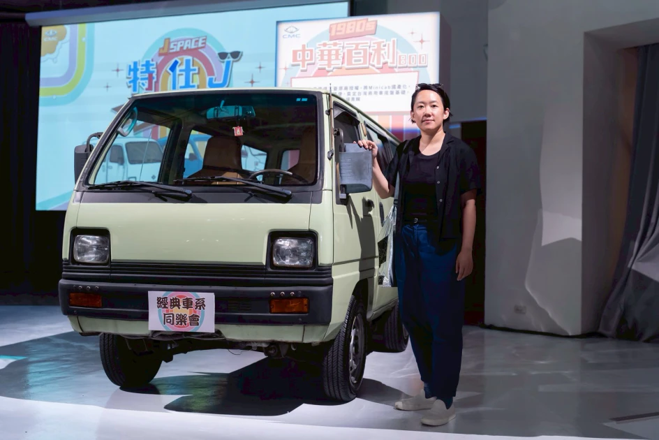 工藝品牌創辦人黃新雅每天開著33年車齡的百利穿梭台北街頭，最愛老車的獨有味道
