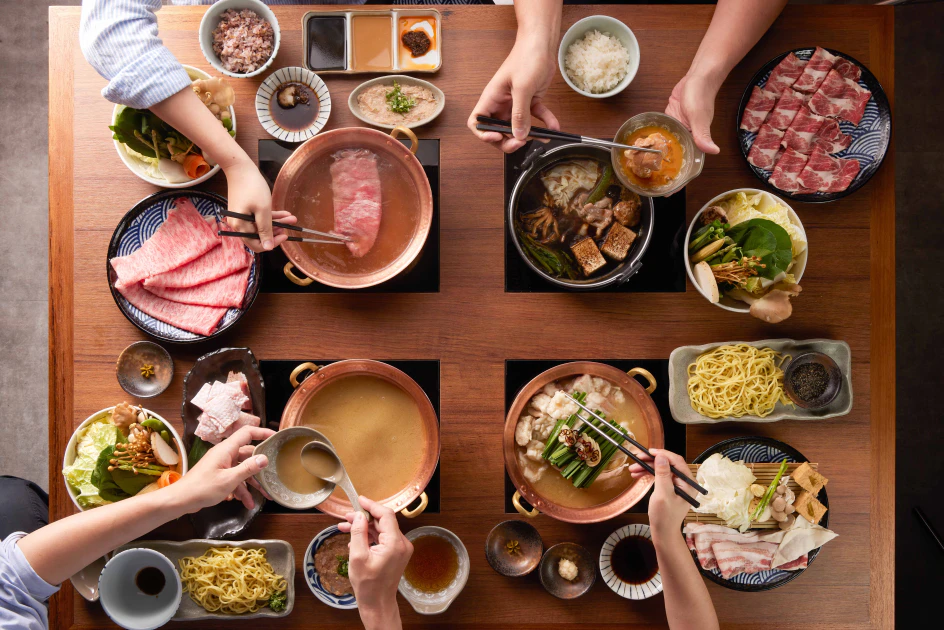 黑毛屋攜手姆明展開第二波聯名活動，搶先開箱「夏日海洋」扭蛋與限量碗盤