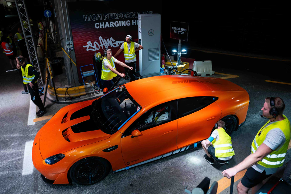 CONCEPT AMG GT XX 以 24 小時疾駛 5,479 公里，展現 AMG 的電驅系統極致耐力