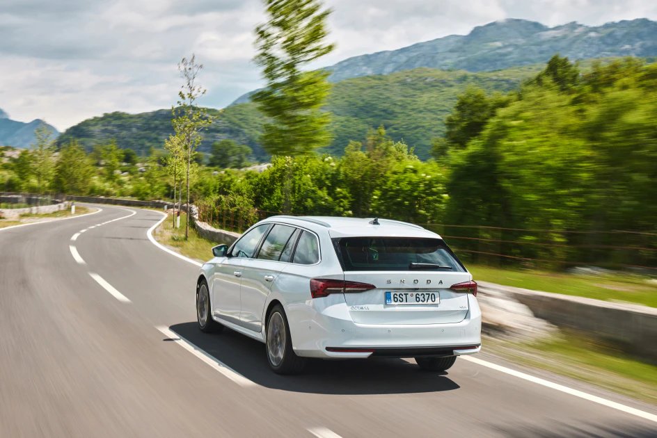 Škoda Octavia Combi 2.0 TSI 4x4 矚目登場