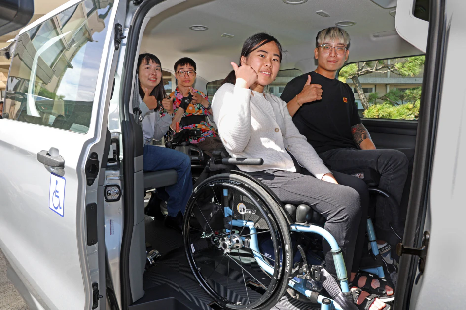 以New Ford Tourneo Custom福特旅行家為原型合法改造「全台第一輛」三輪椅區九人座福祉車，創新配置三個輪椅乘坐空間，有效提升車隊服務量能和運輸彈性化。