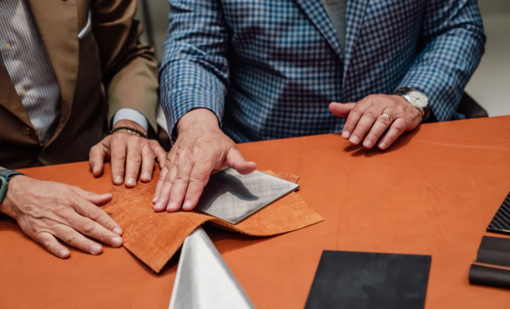 從設計、開發到製造，結合頂尖設計師、工程師與技術專家，以完美工藝打造每一輛車，百分之百義大利製造