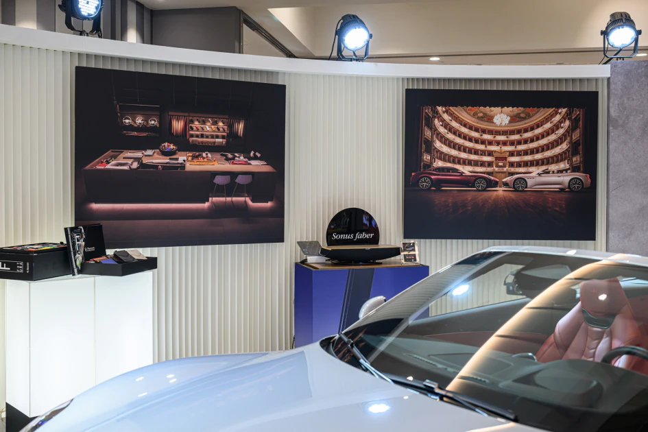 區域並規劃義式奢華性能聽覺體驗，以 Sonus faber 音響系統感受 Maserati 優雅與力量兼具的聲浪語彙