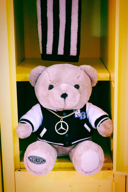 驚喜扭蛋內多款好禮隨機登場！其中包括限量的品牌嘻哈熊