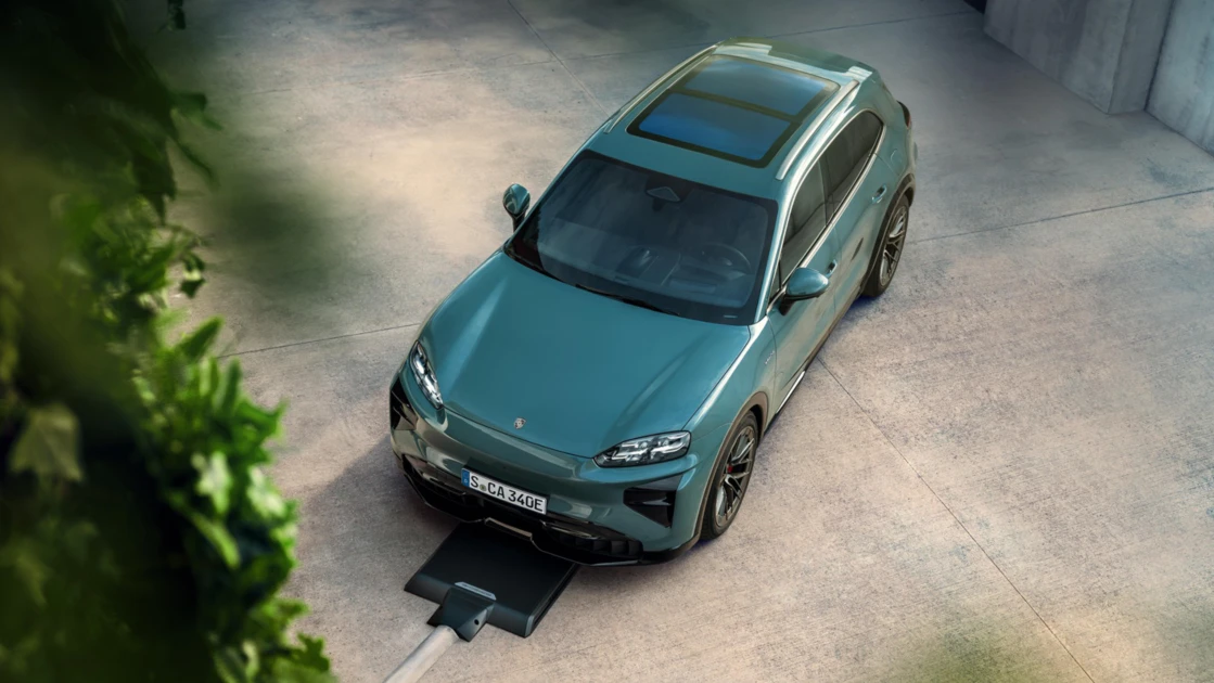 全新 Cayenne Electric 的無線感應式充電如何運作？