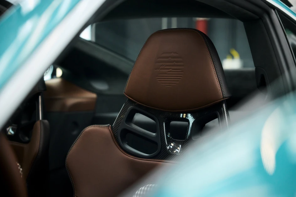 911 Carrera T「Formosa」設計敘事深深根植於台灣的自然地景，向這座島嶼的非凡景色致敬。