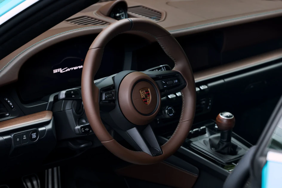 911 Carrera T「Formosa」設計敘事深深根植於台灣的自然地景，向這座島嶼的非凡景色致敬。