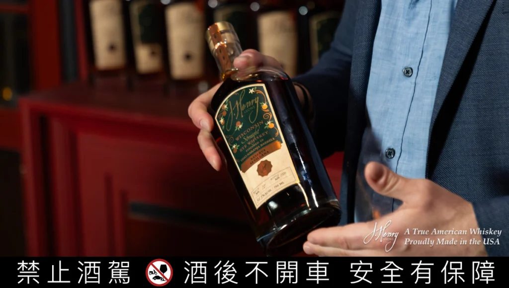 J. Henry & Sons是世界上唯一使用1939 年由威斯康辛大學開發、一度瀕臨滅絕的 W335A 傳家寶紅玉米（Heirloom Red Corn）為原料的酒廠。