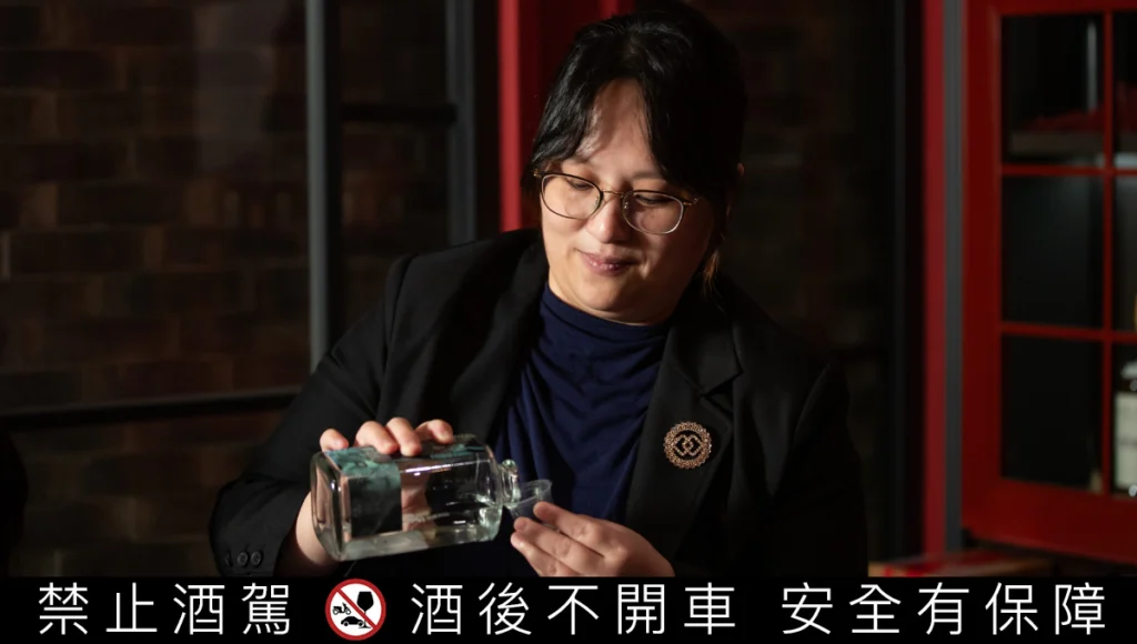 東太陽製酒業務總監劉虹汶表示，他們一直以來專注在台灣風土、在地植物、水果、茶葉甚至木材上的運用，為的就是打造真正屬於台灣特色的酒液風味，這與J. Henry & Sons 的理念不謀而合。
