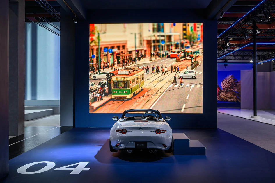 「駕趣起程」：展出僅有實車 2/3 尺寸的 Mini MX-5，讓兒童遊客能體驗模擬駕駛，作為通往駕馭樂趣的起點；此區同時設有「MAZDA 小車大秀」，匯集全台逾百位車迷珍藏的 256 輛 MAZDA 模型車，打造一處因熱愛而齊聚的展演空間。