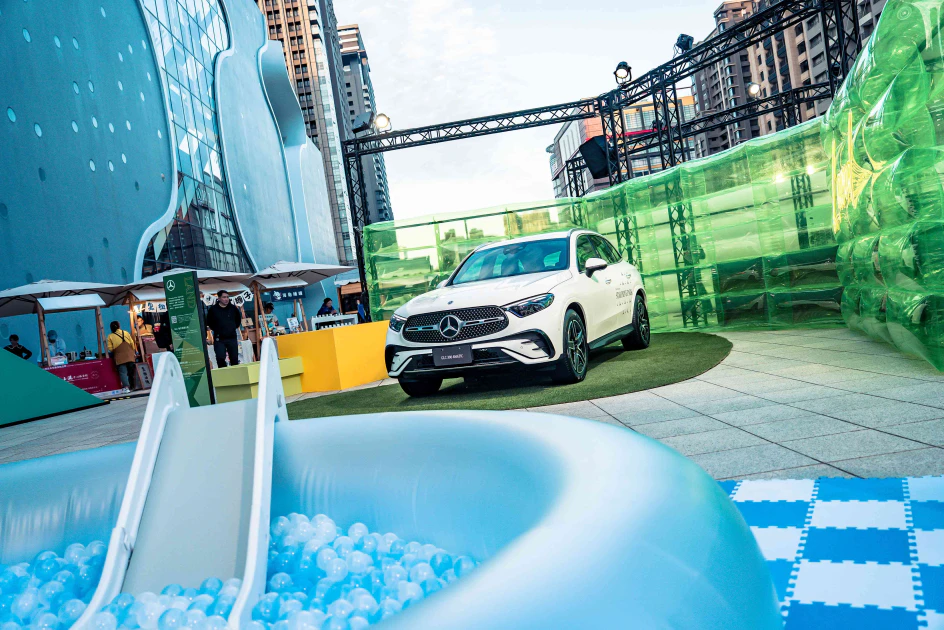 三大主題區域以多元互動裝置與體驗關卡，帶你認識 Mercedes-Benz 的創新科技