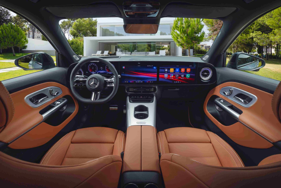Mercedes-Benz 自主開發的全新 MB.OS 系統打造AI 智能座艙