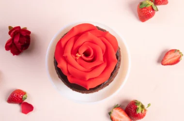 情人節超華麗BAC「莓瑰戀人」手工造型蛋糕、草莓生巧克力禮盒，限時夢幻聯合登場