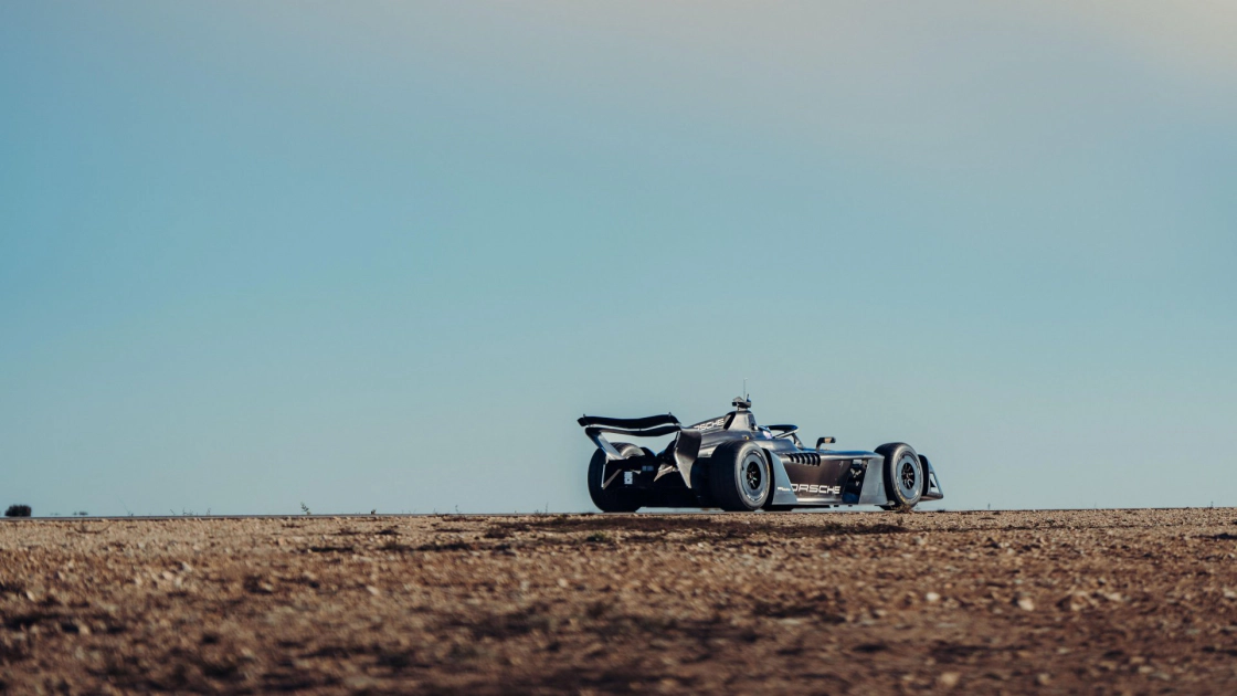 開啟 Formula E 新篇章：全新保時捷 GEN4 賽車推動性能革命