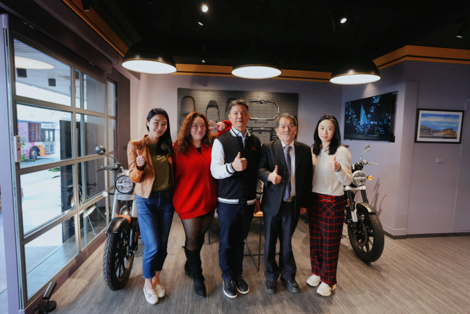 太古總代理與板橋旗鑑店團隊
