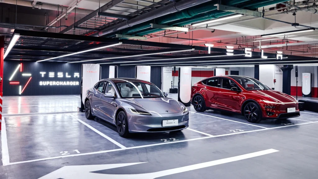 Tesla 啟用全台最大 V4 超級充電站,台北大巨蛋限時三天免費充電。
