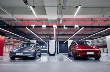 Tesla 啟用全台最大 V4 超級充電站　台北大巨蛋限時三天免費充電