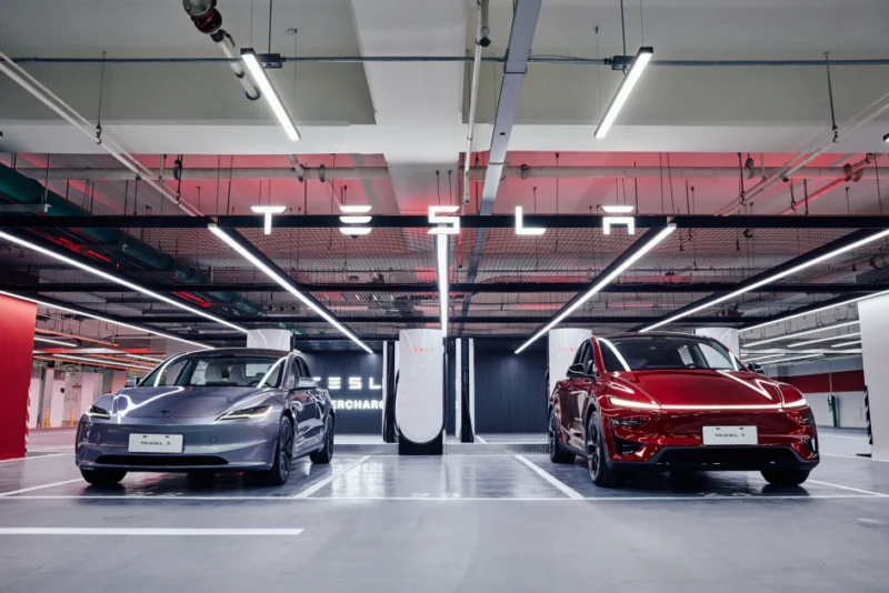 Tesla 啟用全台最大 V4 超級充電站　台北大巨蛋限時三天免費充電