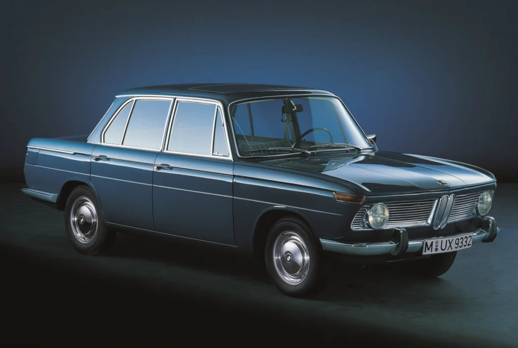 [新聞照片四] 1960年代登場的BMW New Class，更為品牌寫下關鍵轉折，不僅確立現代BMW運動房車的產品定位，也為日後BMW 3系列的誕生奠定基礎，開啟BMW在全球豪華車壇的重要篇章