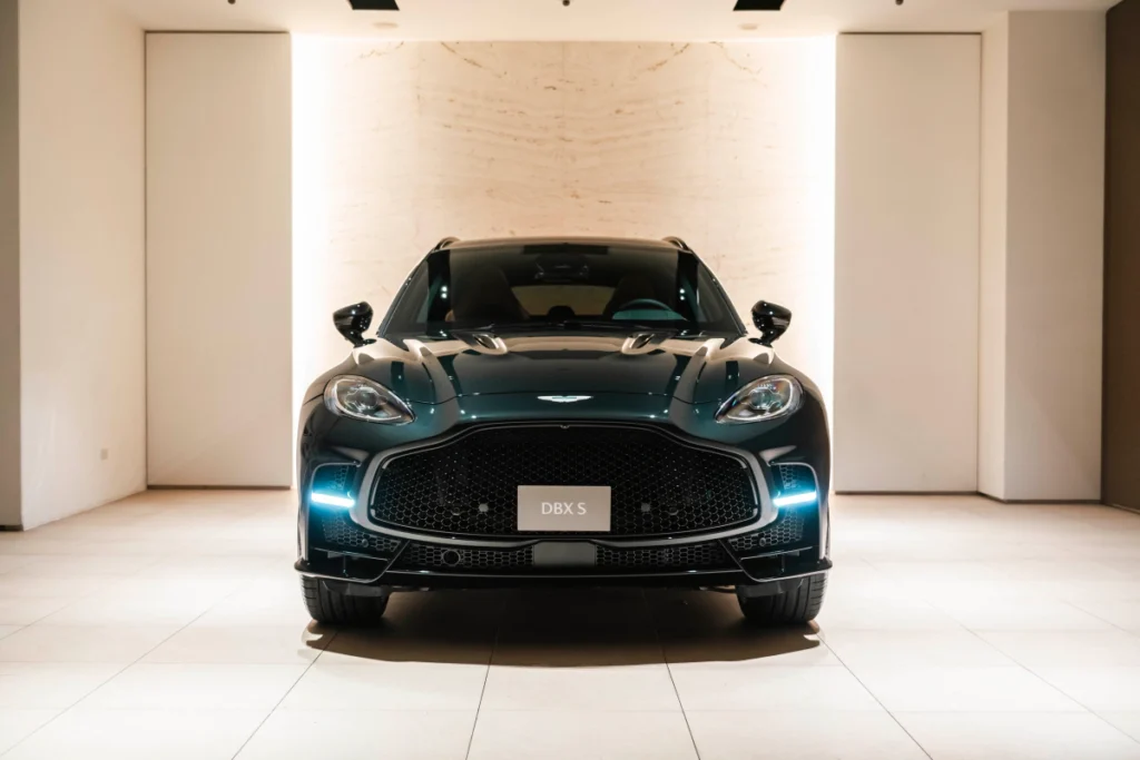 Aston Martin DBX S