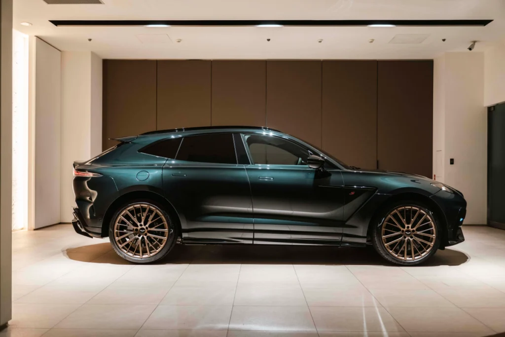 Aston Martin DBX S