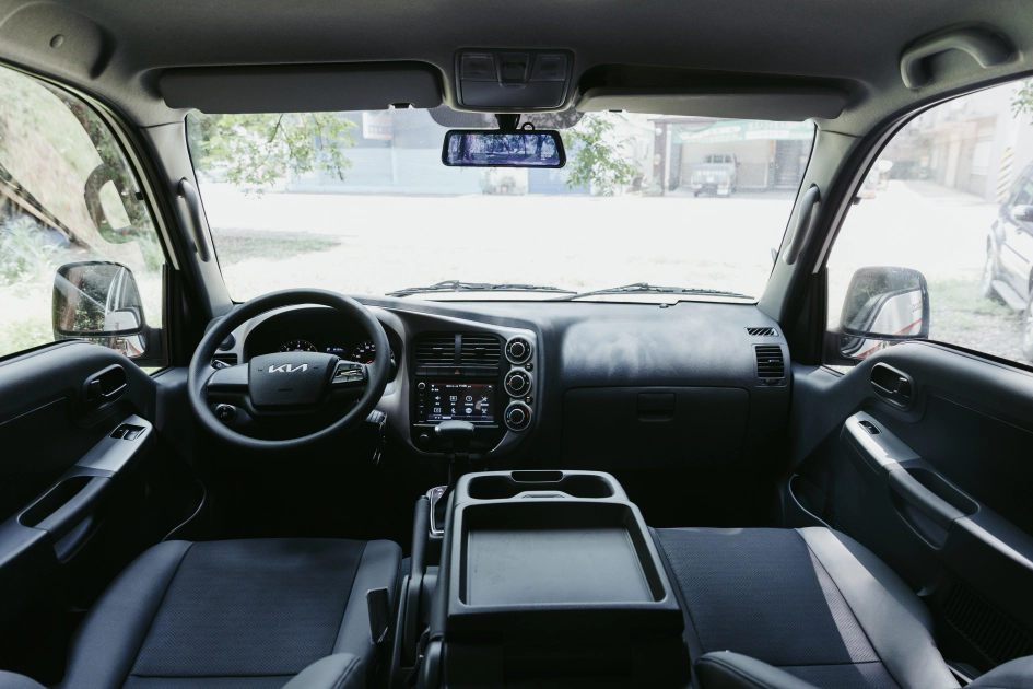Kia卡旺K2500將7吋多媒體影音系智慧型鑰匙與3.5吋多功能行車電腦等實用裝置列為標配，提供如轎車般的操作便利與舒適等級。