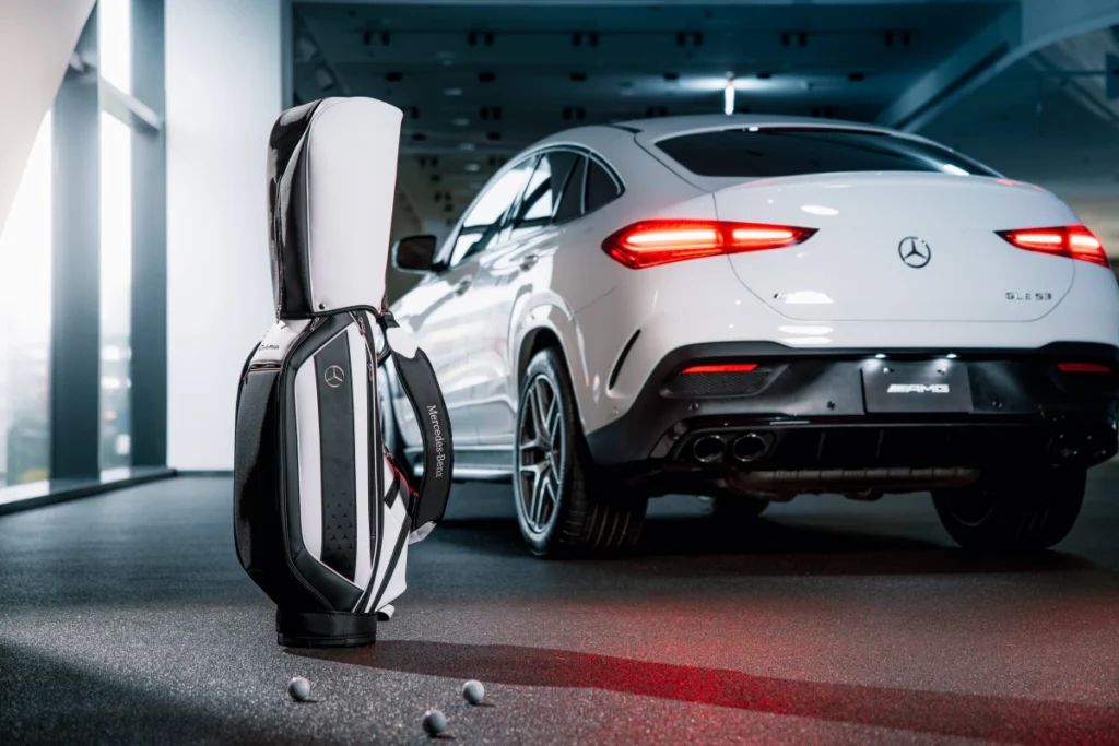 為每一位車主選手準備限量「MercedesTrophy 揮桿之禮」