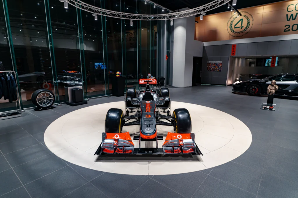McLaren 台北展間慶祝 F1 雙冠榮耀