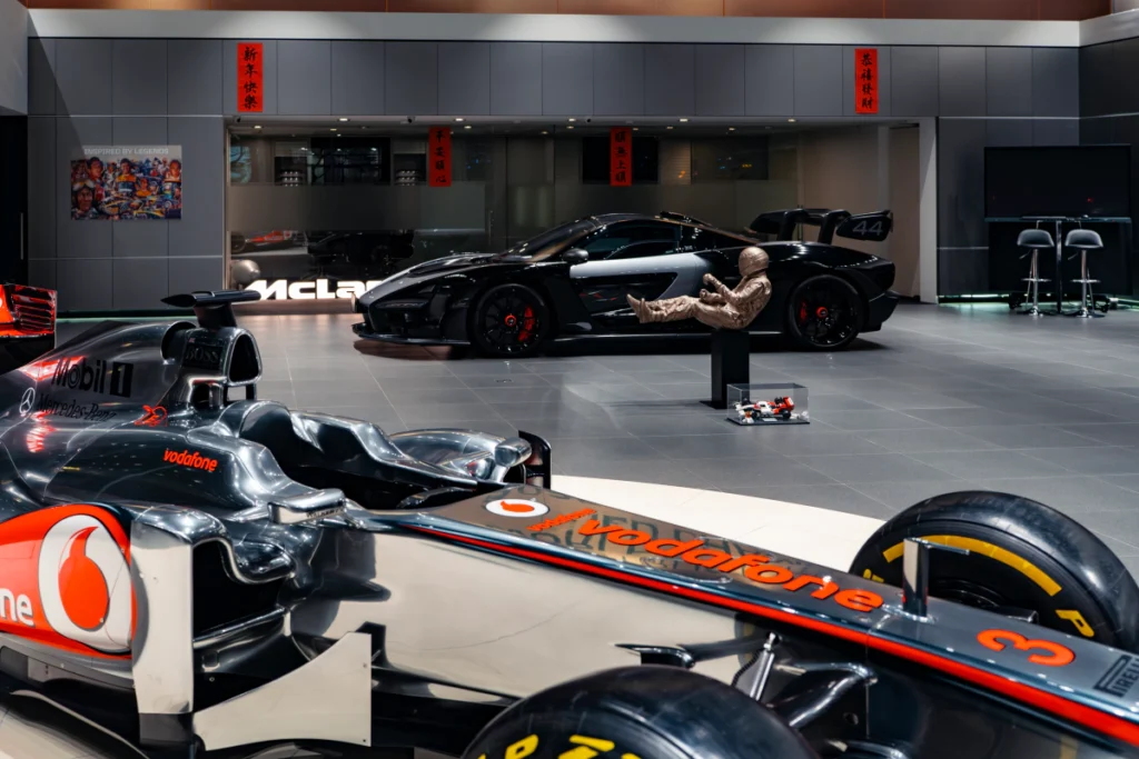 McLaren 台北展間慶祝 F1 雙冠榮耀
