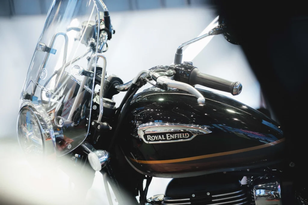 Meteor 350_Supernova Black 皇家黑