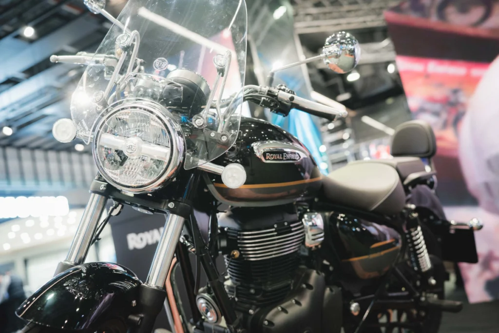 Meteor 350_Supernova Black 皇家黑